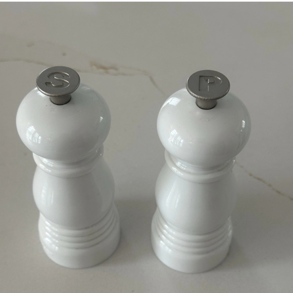 Le Creuset Other - Le Creuset White Salt and Pepper Grinder